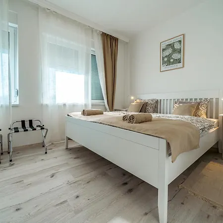 Sunny Villa
